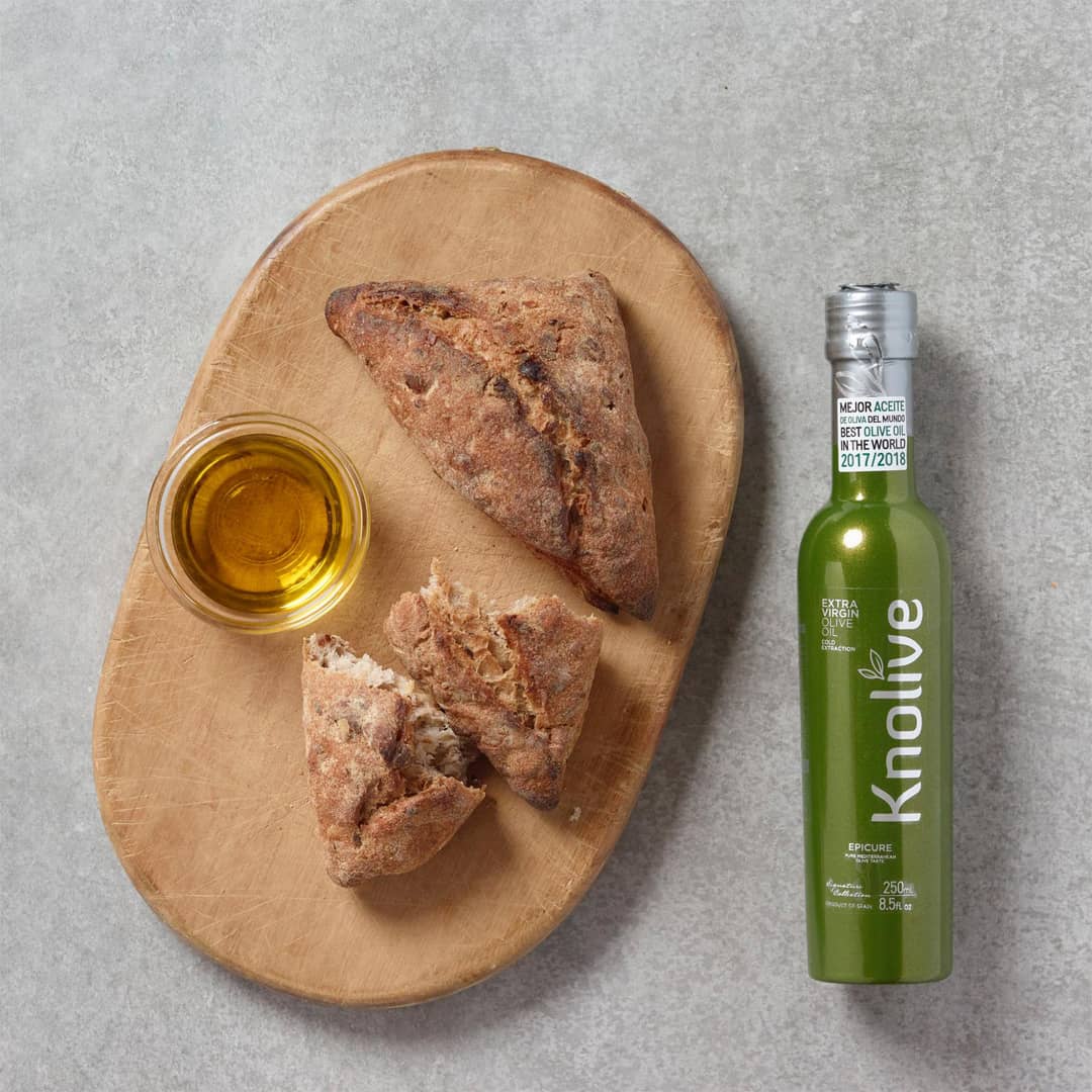 Desayuno con AOVE premium Knolive epicure